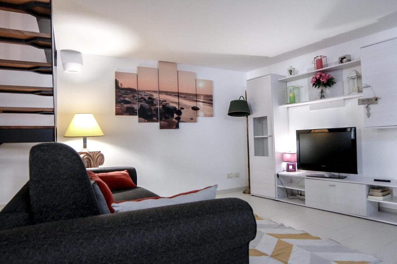 Appartamento Mega House Aeroporto di Catania Fontana Rossa Esterno foto